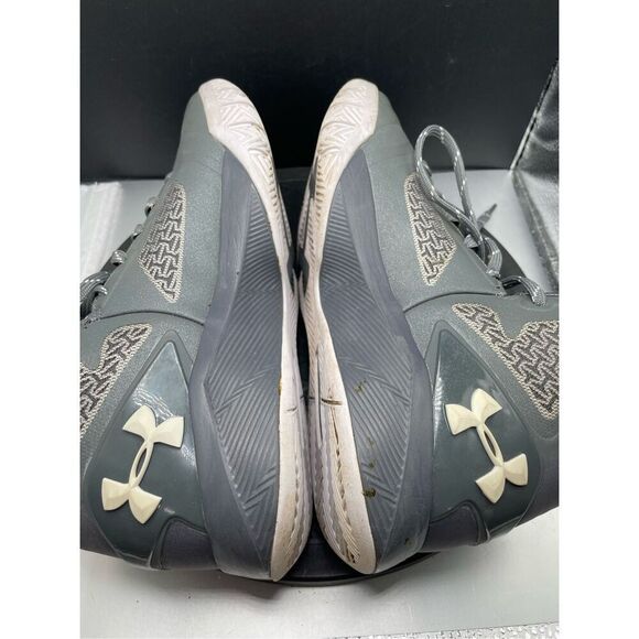 Under Armour Men's Clutchfit Drive 2 Basketball Shoe Size 8 Gray - Picture 6 of 8